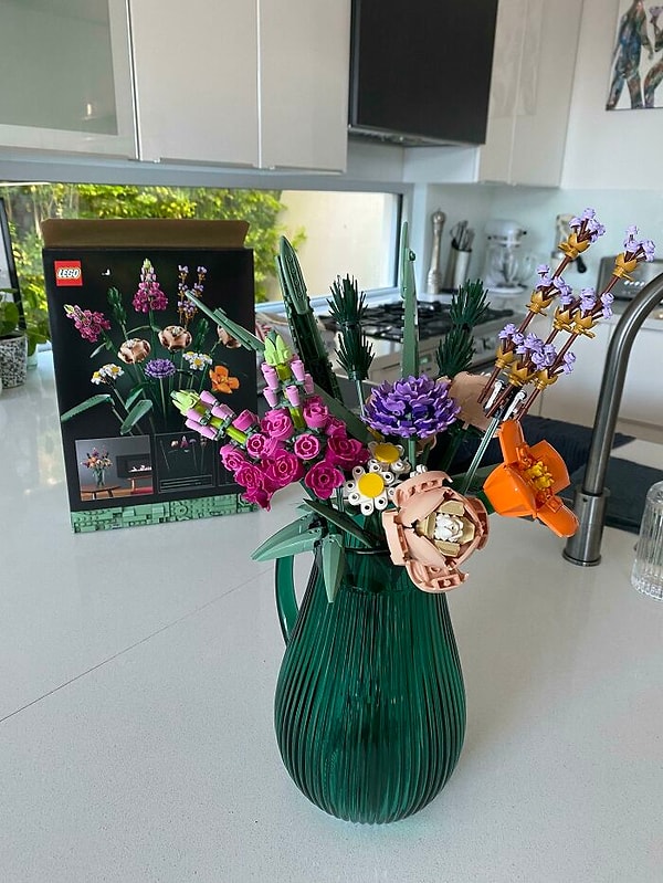 3. Я подарил жене цветы LEGO на день рождения