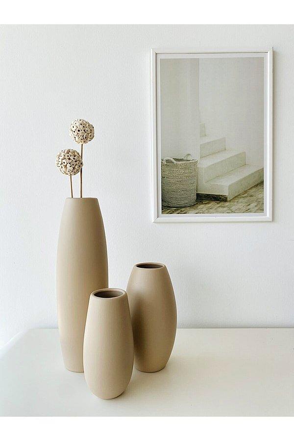 2. Dekorasyon trendleri arasında yer alan büyük vazolar evinizi zenginleştirecek.