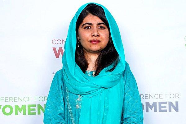 17 yaşındaki öğrenci Rohila, Taliban'ın yönetimi ele geçirmesinin ardından eğitimi yarıda kalan binlerde kız çocuğundan sadece biri. Duygularını ve yaşadıklarını kız çocuklarının okuması için sesini yükselttikten sonra silahlı Taliban üyeleri tarafından başından vurulan Nobel Barış Ödülü sahibi Malala Yousafzai ile paylaştı.