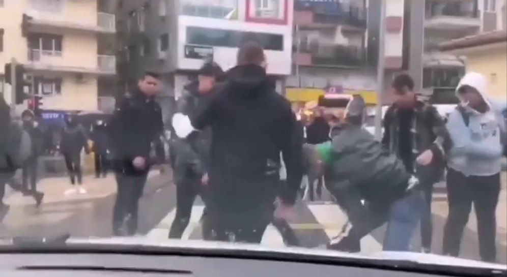 Denizli'de Liselilerin Bıçaklı Kavgası: Dehşet Anları Anbean Kamerada