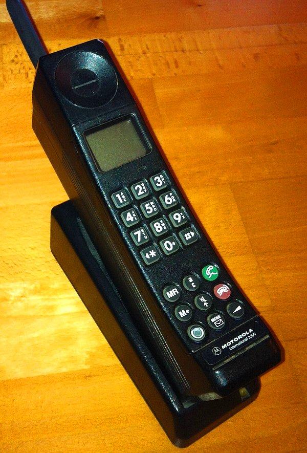 İlk dijital el telefonu: Motorola International 3200