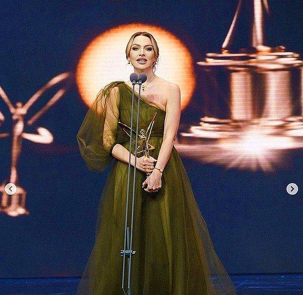 Pop müzik dünyasında kraliçeler savaşı var biliyorsunuz. Hadise'nin Pantene Altın Kelebek törenlerinde En İyi Şarkıcı ödülünü almasından sonra bir gönderme gelmişti.