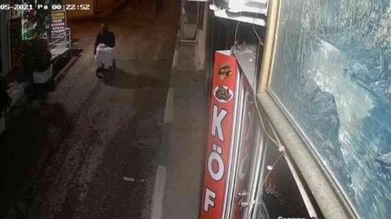 Engelli Taklidi Yaparak Emniyet Müdürlüğünün Hediye Ettiği Akülü Sandalyeyi Çalan Hırsız