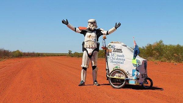 7. Scott Loxley, Star Wars kostümüyle Avustralya'da gezerek bağış için 100 bin dolar toplamıştır.