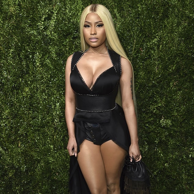 2. Nicki Minaj, kuzeninin bir arkadaşının aşı olduktan sonra testislerinin şiştiğini söylemişti.