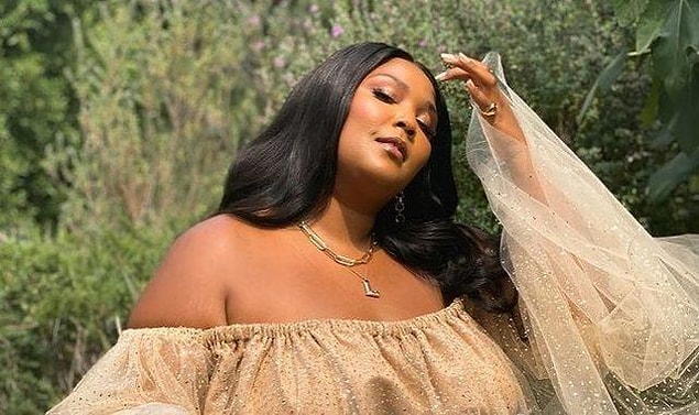 4. Lizzo ise Instagram'da hayranlarından harika destekler aldığını ancak kötü yorumlara ve negatifliğe bazen dayanamadığını söyledi.