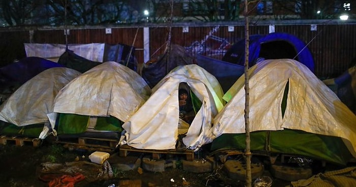 Paris'te Göçmenlere Yönelik Kılıçlı Saldırı: 'Yabancılardan Bıktık'