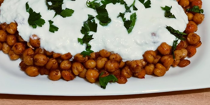 Yoğurtlu Nohutlu Salata Nasıl Yapılır? Kolay Yoğurtlu Nohutlu Salata Tarifi…