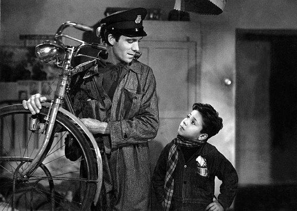 4. Ladri Di Biciclette / Bisiklet Hırsızları (1948) - IMDb: 8.3