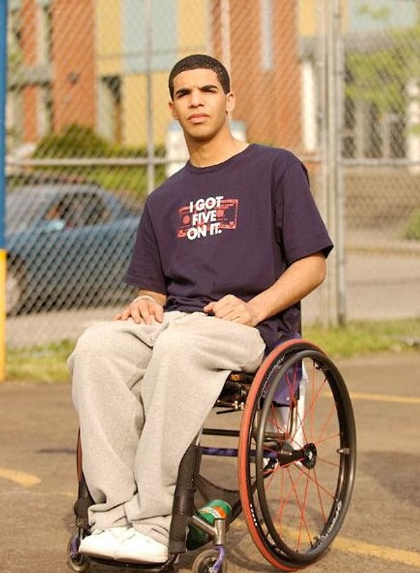 2. Kanadalı aktör Aubrey Drake Graham, kısaca Drake, "Degrassi: The Next Generation" adlı dizide canlandırdığı Jimmy Brooks karakteriyle ün kazandı.