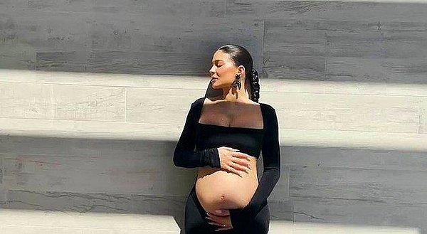 18. Kylie Jenner, Travis Scott ile ikinci bebeklerini beklediklerini duyurdu...