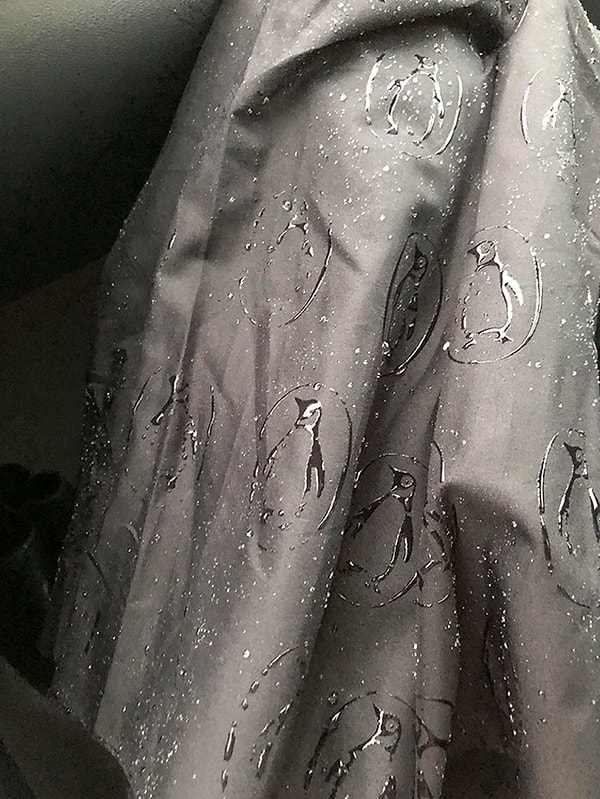 6. На этом зонтике появляются пингвинчики, если его намочить