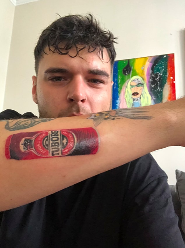 2. O kadar bira arasında neden kırmızı Tuborg?