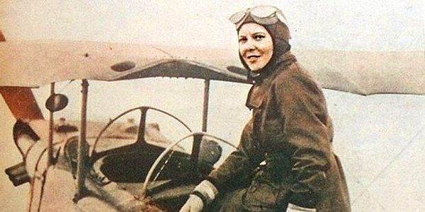 Eğitimin ilerleyen senelerinde Gökçen, 1937 yılında dünyanın ilk kadın savaş pilotu olarak toplamda 32 farklı görevde rol üstlenmiştir.
