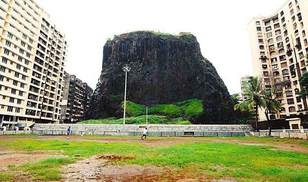 22. Mumbai'nin ilginç doğal fenomenlerinden biri olan bu tepe yaklaşık 66 milyon yıl yaşında.