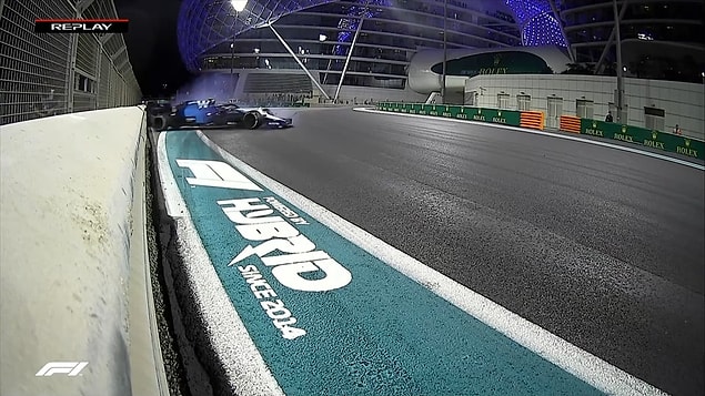 Son 5 tut kala kaza oldu, güvenlik aracı piste girdi