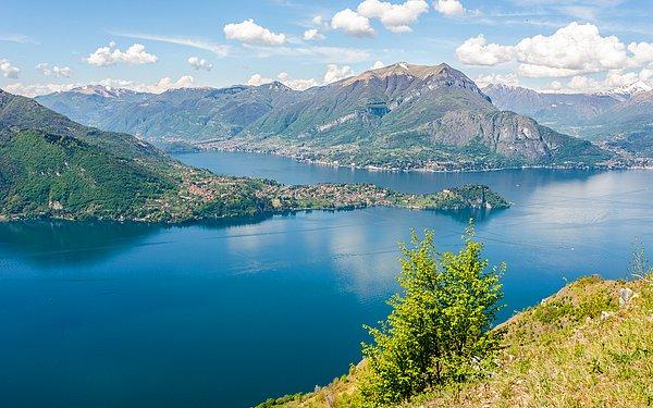 Nefes kesici güzelliği ile Como Gölü, İtalya'nın kuzeyindeki Lombardiya bölgesinde bulunuyor.