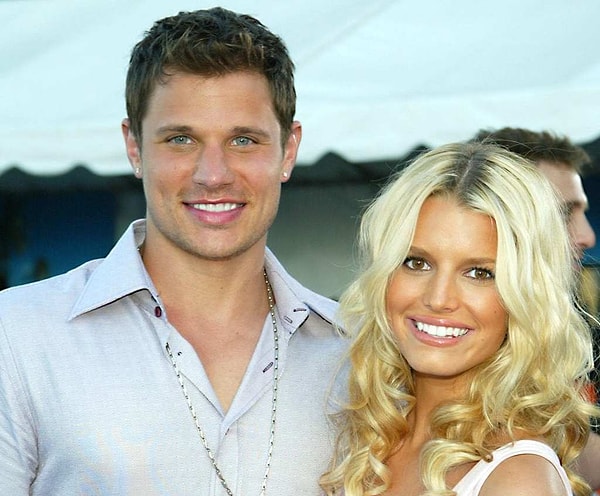 19. 90'ların ünlü çiftlerinden Nick Lachey ve Jessica Simpson ilişkiye başladıklarında Nick 25, Jessica 18 yaşındaydı.