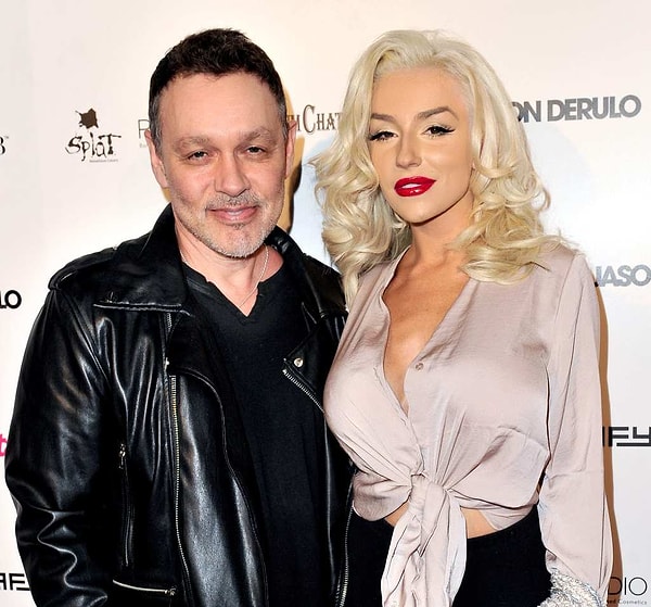 22. Ünlü oyuncu Doug Hutchison 51 yaşındayken oyunculuk eğitimi verdiği 16 yaşındaki Courtney Stodden ile evlendi.