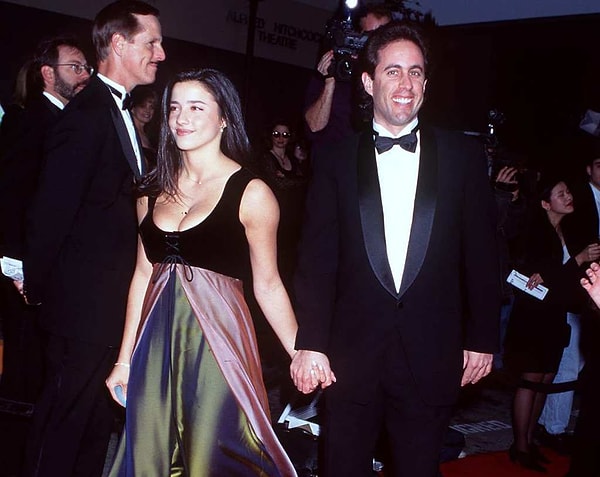 25. Jerry Seinfeld 39 yaşındayken 17 yaşındaki lise öğrencisi Shoshanna Lonstein ile çıkmaya başladı.