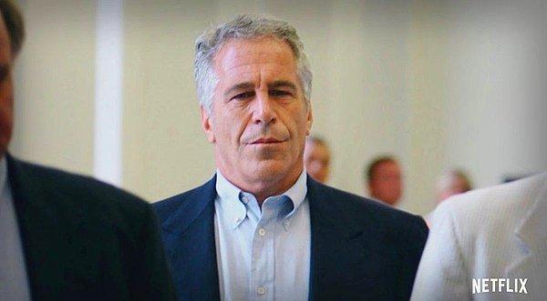 Epstein, adına açılan dava sonucu hapishaneye kapatıldıktan sonra intihar etmiş ve dava Ghislaine Maxwell'in yargılanma süreci ile devam etmişti.