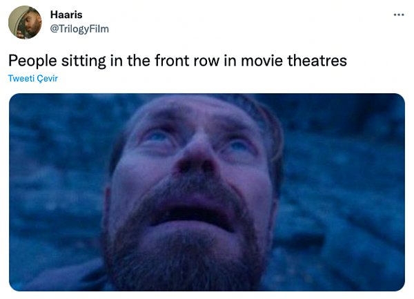 11. "Sinemada ön sırada oturan insanlar"