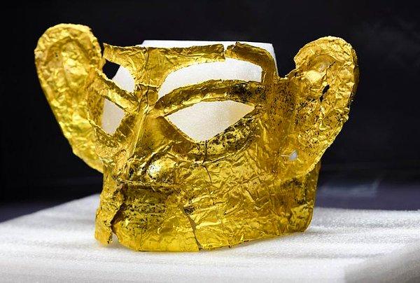 5. Çin'de bulunan altın maske
