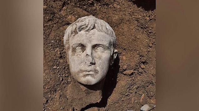 9. Roma'nın ilk imparatoru Augustus Octavius'un mermer başı