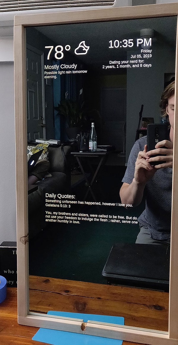 12. Я сделал своей девушке умное зеркало на ее день рождения