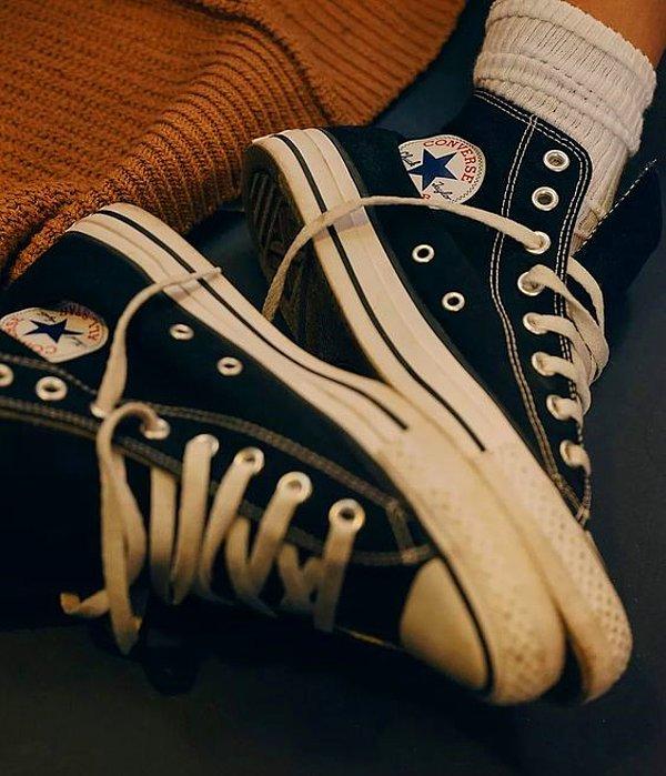 2. Liseli yıllarımızın gözde ayakkabısı: Converse All Star⭐