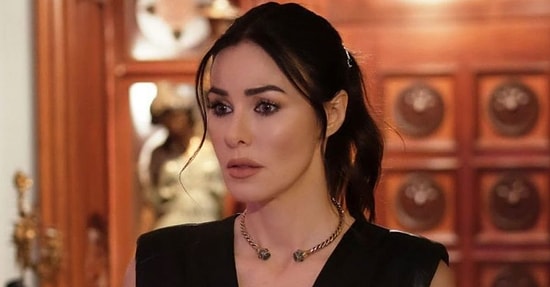 Defne Samyeli Tatilden Döndü Sahneye Çıktı! Elbise Tercihi Olay Oldu