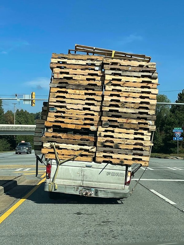 16. Пусть у всех будут такие же крепкие отношения, как колеса этой машины