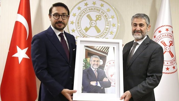 Anadolu Ajansı Genel Müdürü, Bakan Nebati'ye Kendi Fotoğrafını Hediye Etti!