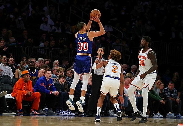 NBA'de Golden State Warriors, deplasmanda New York Knicks'i 105-96 mağlup etti.