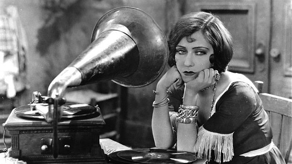 11. Sessiz dönem filmlerinin çoğu ve özellikle 1927 - 1950 yılları arasındaki tüm sesli filmlerin en az yarısı silinmiştir.