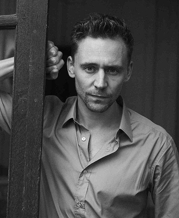 1. Loki karakteriyle akıllara kazınan yakışıklı oyuncu Tom Hiddleston, normal hayatta hem centilmenliğiyle hem de çalışanlara karşı saygılı ve nazik olmasıyla tanınıyor.