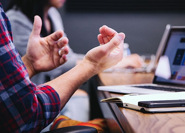 6. Никогда не принимайте критику от того, от кого никогда не примете совет.