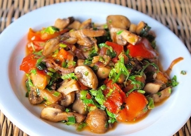 Karışık Mantar Salatası Nasıl Yapılır?