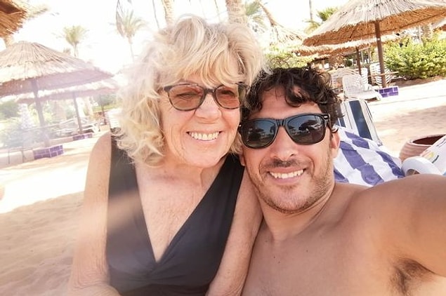 Iris, Muhammed Ahmed Irbriham ile Facebook'ta tanışmıştı. İlişkileri çok güzel gitmesine rağmen çevresindeki insanlar ve çocukları karşıydı.