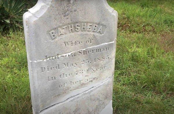 Bathsheba Sherman'ın Harrisville şehir merkezindeki mezar taşındaki ölüm tarihinin 25 Mayıs 1885 olduğunu göstermesiyle, 1849'daki iddia edilen intiharı tamamen uydurma görünüyor.