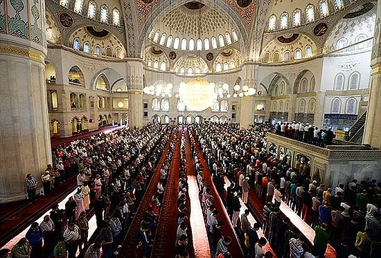 Cuma Namazı Saat Kaçta? İstanbul, Ankara, İzmir, Konya, Antalya, Bursa ve Tüm Türkiye İçin Namaz Vakitleri…