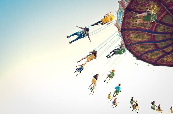 7. «Я оператор аттракционов. Если ваш ребенок плачет и вы хотите, чтобы мы остановили аттракцион, мы не можем остановить его немедленно. Карусель сделает еще несколько кругов или еще несколько раз покачнется, если это корабль. Единственное исключение является аварийной остановкой, которая на некоторое время полностью испортит поездку, если мы нажмем ее (поэтому мы используем ее только в реальных опасных для жизни ситуациях). Лучшее, что можно сделать, - это попытаться успокоить ребенка и перестать кричать на нас пока аттракцион останавливается. Мы не можем ускорить этот процесс».