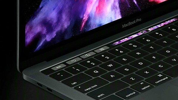MacBook Pro'lar ise donanımlarına göre 25.999 TL'den 100 bin TL'yi aşan fiyatlara kadar ulaşıyor.