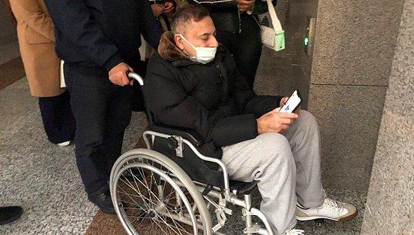 4. Şarkıcı Ece Ronay'ın taciz şikayeti üzerine hakkında soruşturma başlatılan Mehmet Ali Erbil adliyeye tekerlekli sandalye ile gelerek savcıya ifade verdi.