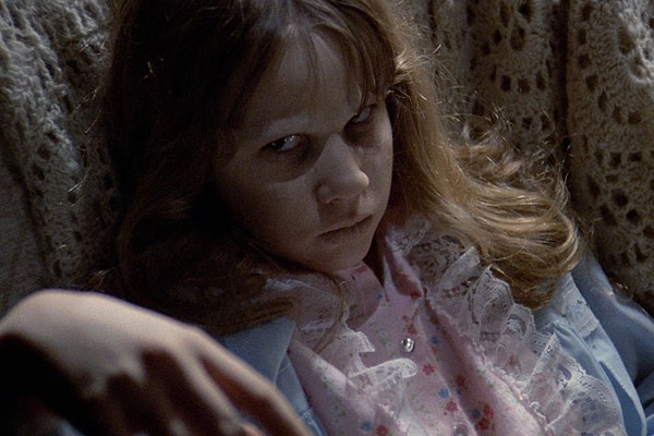 9. 'The Exorcist' filminde Regan'ın Pazuzu heykelini taklit etmesi.