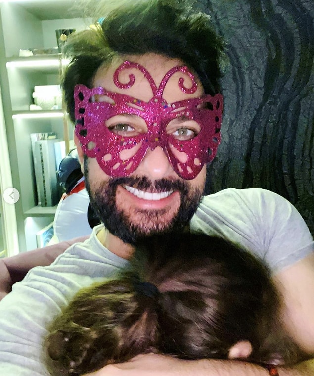 "Yakında beni makyajlı, ojeli görürseniz şaşırmayın" bile demiş hatta. 😅