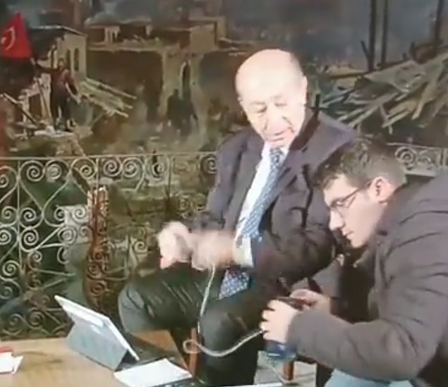 Benden özür diledi