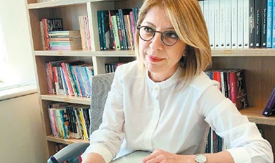 Sarıkaya'nın İlk Vukuatı Değilmiş: 'İtip Kaktığın, Mikrofonunu Çekiştirdiğin Muhabir de Bendim'