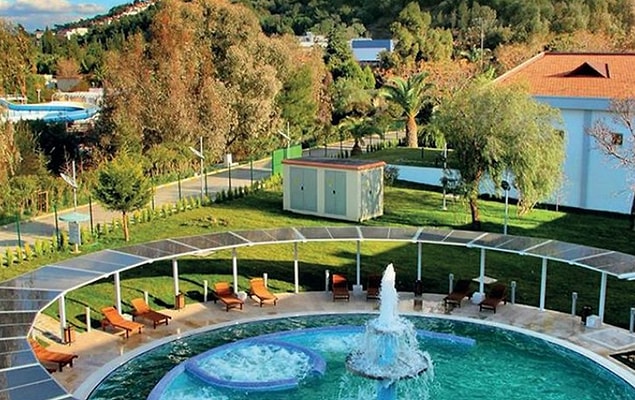 4. Emre Altuğ şarkıları ile eğlenirken yılbaşına girmek için Balçova Termal Otel...