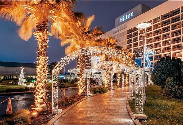 2. Yemekle yetinmeyip yılbaşını konaklamayla taçlandırmak isteyenlere Hilton İstanbul Bosphorus...